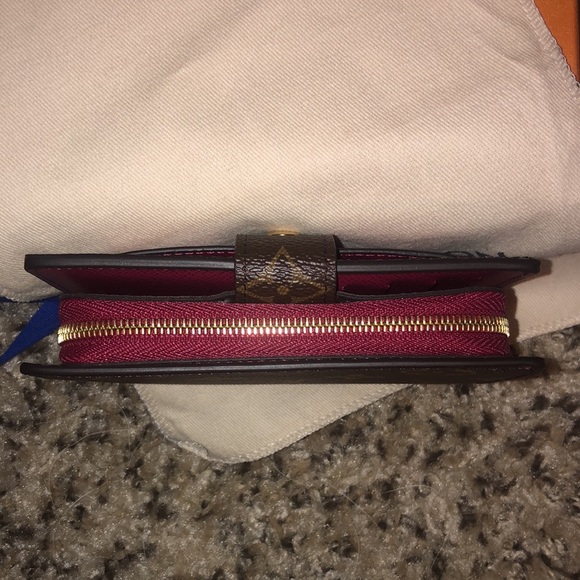 Louis Vuitton Juliette Wallet. New condition! - Picture 8 of 9